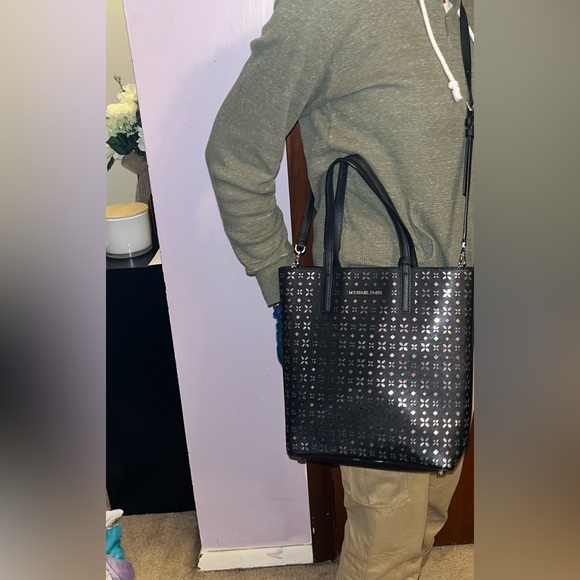 ☑️☑️Black and Shiny silver 2 piece Bag and Wallet Combo from Michael Kors 🤩 - Picture 8 of 8